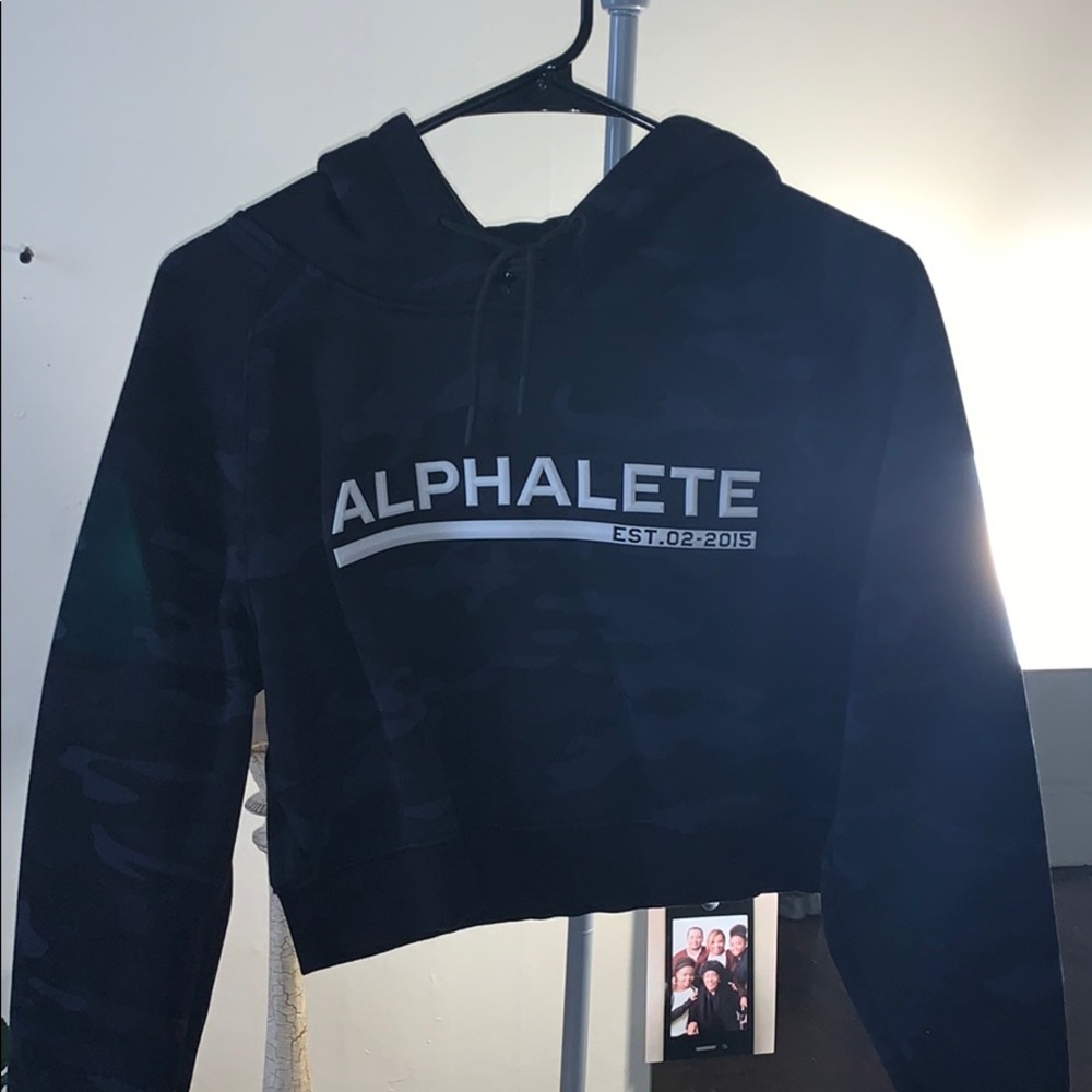 Alphalete cropped black camo hoodie